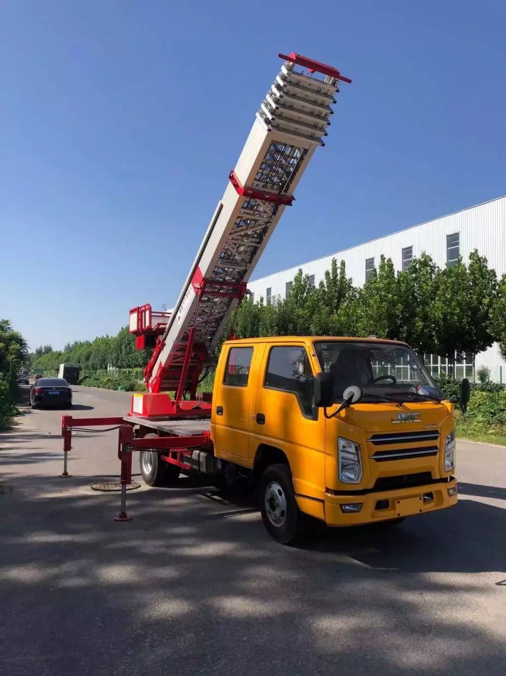 厦门翔安附近的云梯车出租服务：轻松解决高空作业需求